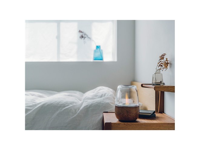 トヨトミ、手で包み込むと“本物の炎”が点火する固形燃料ランタン「Re