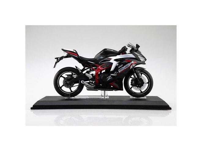 1/12スケールの「KAWASAKI Ninja ZX-25R」がブラックなど3色で登場