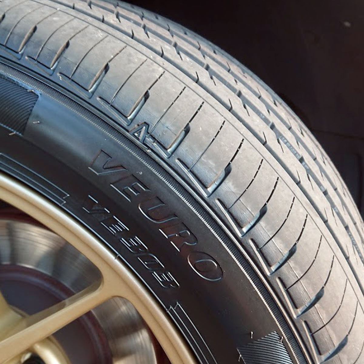 低燃費だけでいいのか!? ダンロップのエコタイヤ「VEURO」の走りを