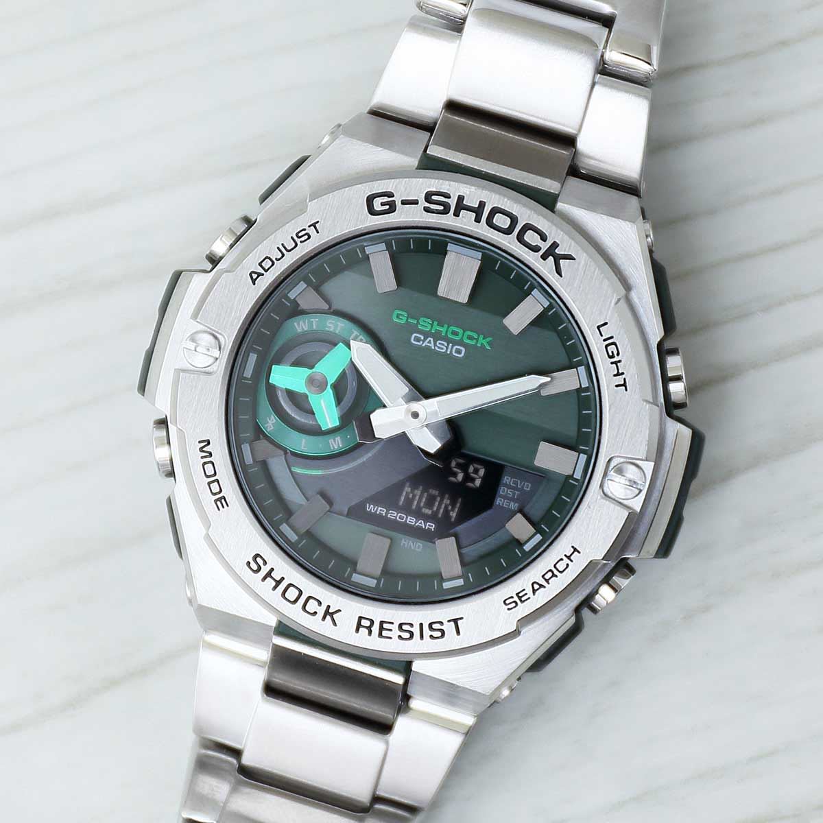 G-SHOCKに緑文字盤!? 「G-STEEL」の最新作は洗練されまくっていた