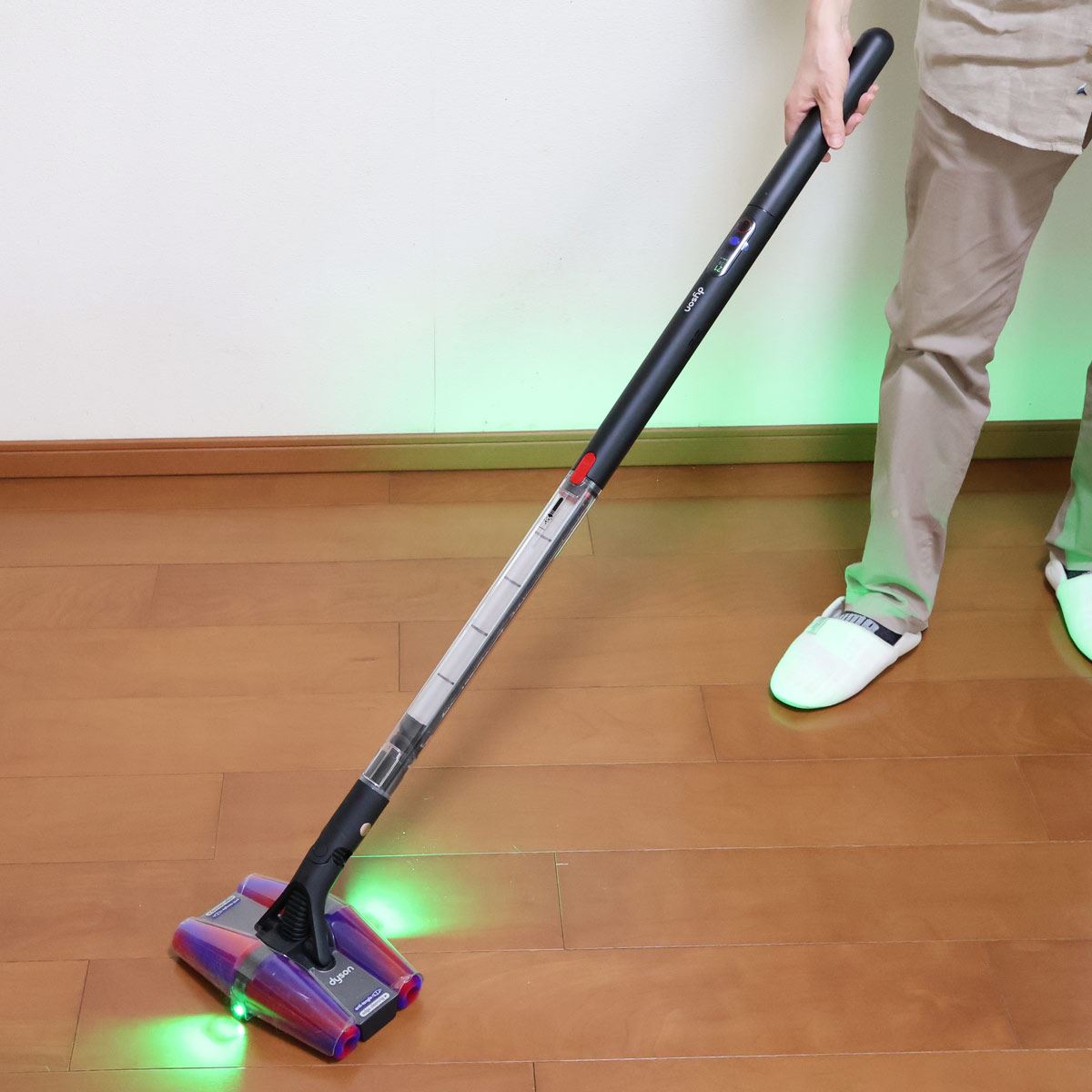 世界で最もスリムな「ダイソン」の最新掃除機「ペンシルバック