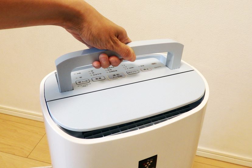 A4サイズのスペースに置けるシャープの除湿機が予想以上にデキる