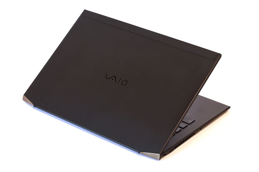 久しぶりにワクワクするVAIOが登場！ フルカーボンボディの新「VAIO Z