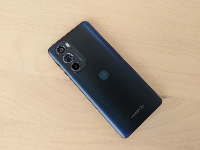 コスパ優秀！ 破格のハイエンドスマホ「motorola edge 30 Pro