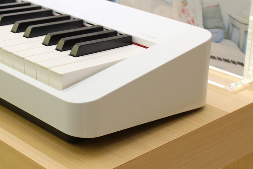 マジでスリム！ カシオ「PX-S1000」は机にスッキリ置きやすい88鍵電子