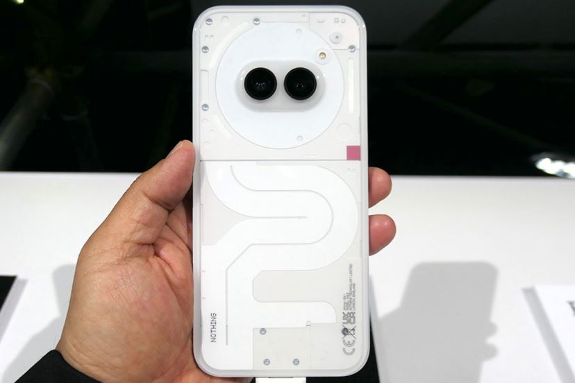 透明スマホ「Nothing Phone（2a）」レビュー！ FeliCa搭載高コスパ機