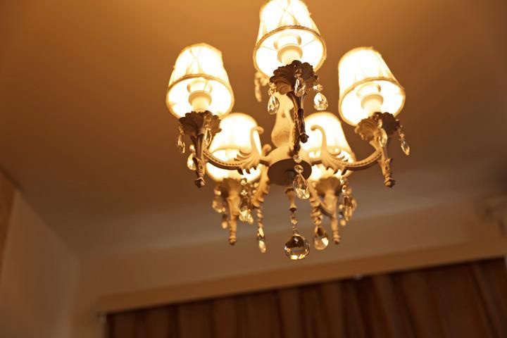 5灯 シェード付き シャンデリア Reine ホワイト｜デザイン照明のCROIX