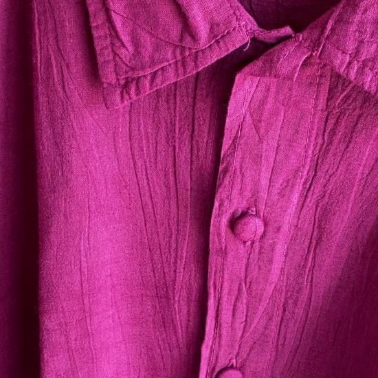 ヂェン先生の日常着-くるみボタンシャツ-赤紫