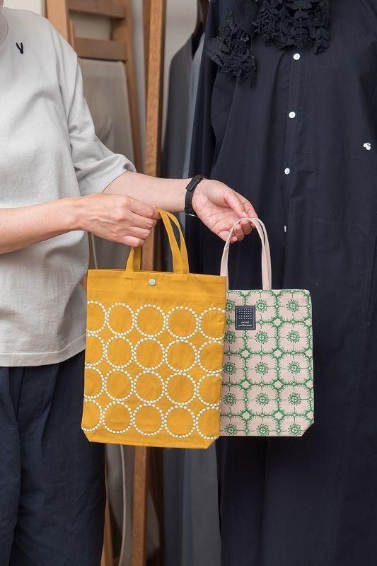 mina perhonen kanssa tote bag -tambourine- Mサイズ(28×24×4) - ミナ