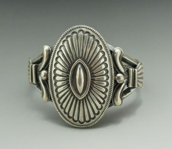 Navajo Leon Martinez Silver Concha Bracelet - 練馬のインディアン