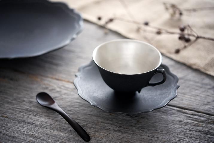 木下和美｜黒釉銀彩ティーカップ＆ソーサー（L）｜作家のうつわ通販