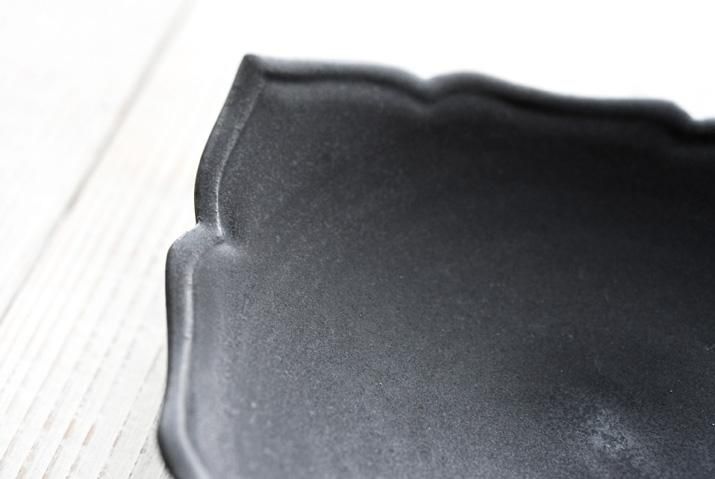 木下和美｜黒釉輪花ひし形皿（M）｜作家のうつわ通販｜和食器セレクト