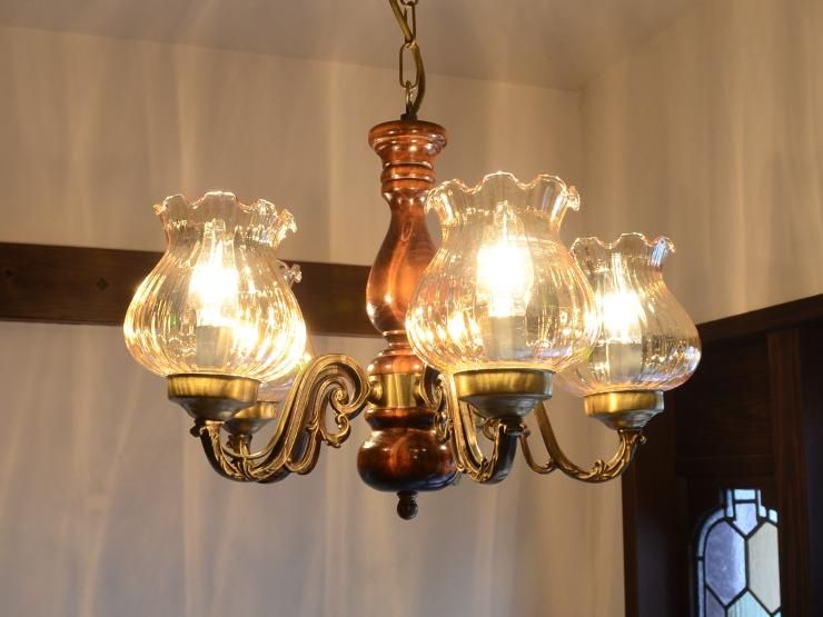 ヴィンテージ 5灯ガラスシェード 木製シャンデリア｜アンティーク照明