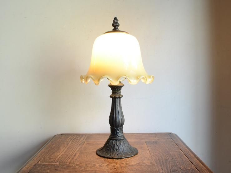 ヴィンテージ ミルクガラスシェード付 テーブルランプ（H35cm