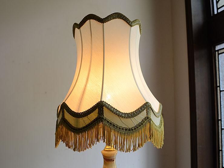 フリンジ付シェード マーブル（大理石）テーブルランプ｜アンティーク