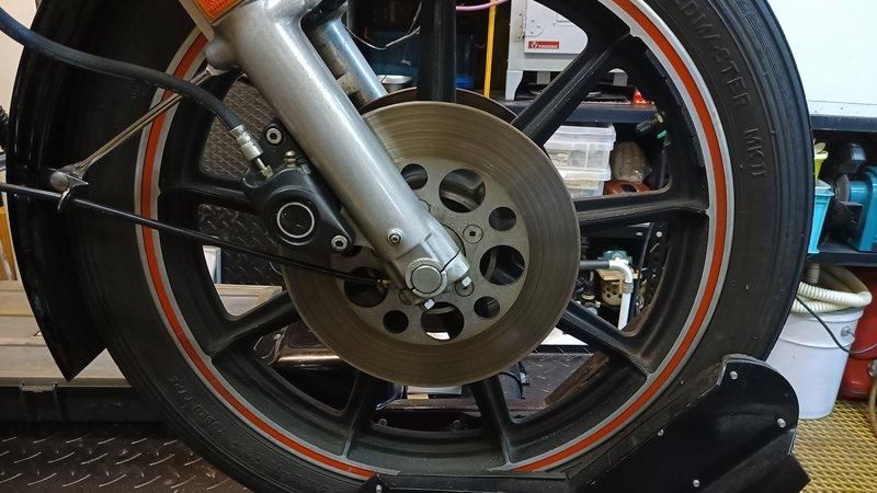 フロント ダブルディスク ブレーキキャリパー リビルドキット 左右