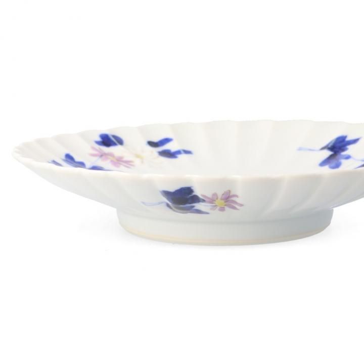 宮腰綾】九谷焼 5寸陽刻深鉢 ひな菊｜やさしい色合いと可憐な花模様が