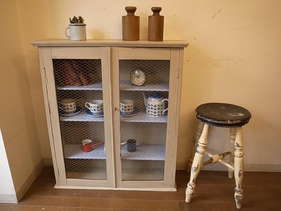 アンティーク 金網扉の小さなキャビネット - 【パインフラット