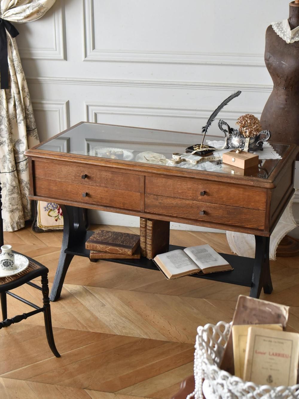 脚付きショーケース ショップカウンター ガラステーブル ミディ