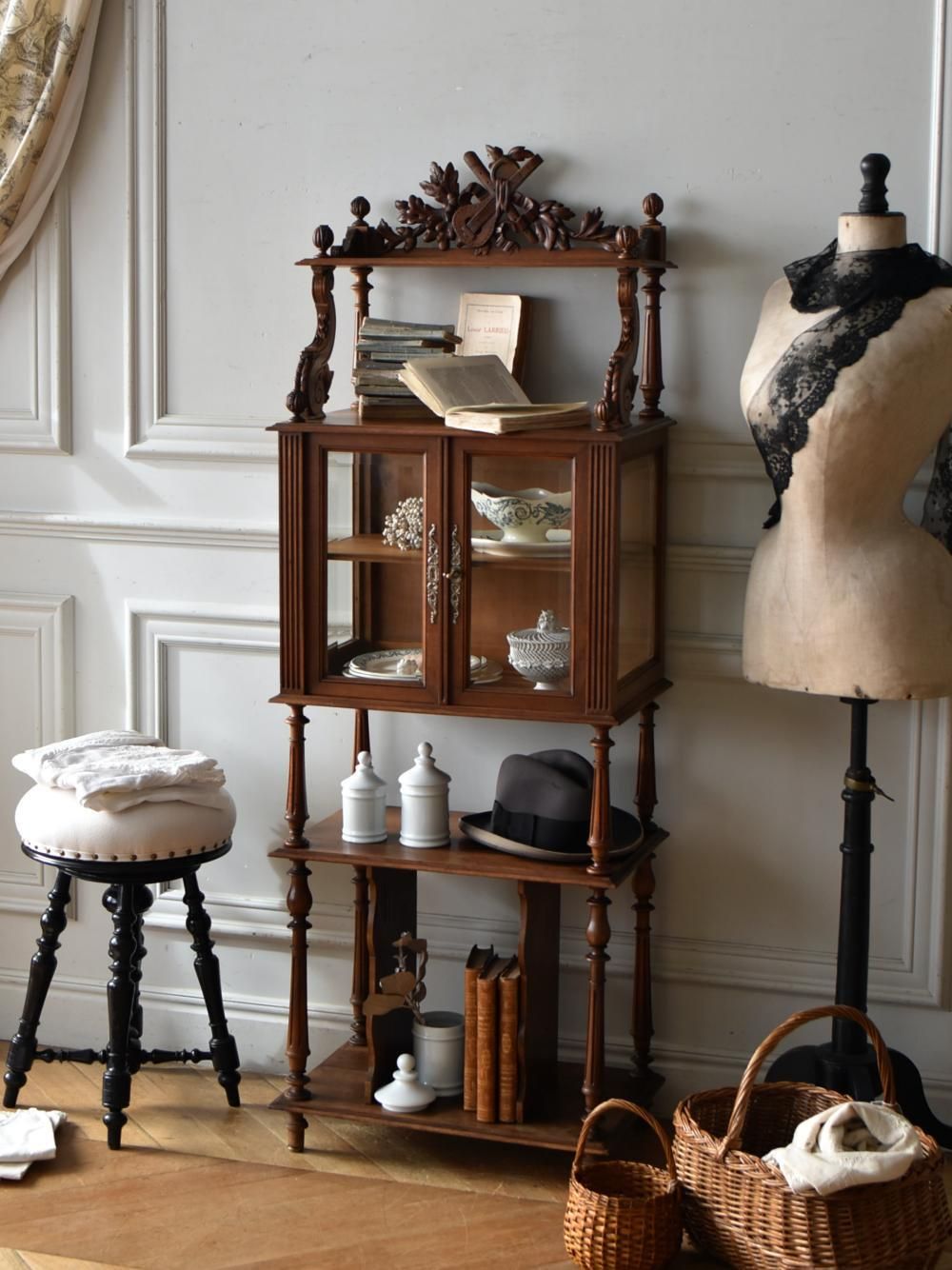 アンティークシェルフ.22 フランスアンティーク家具 ミュージック