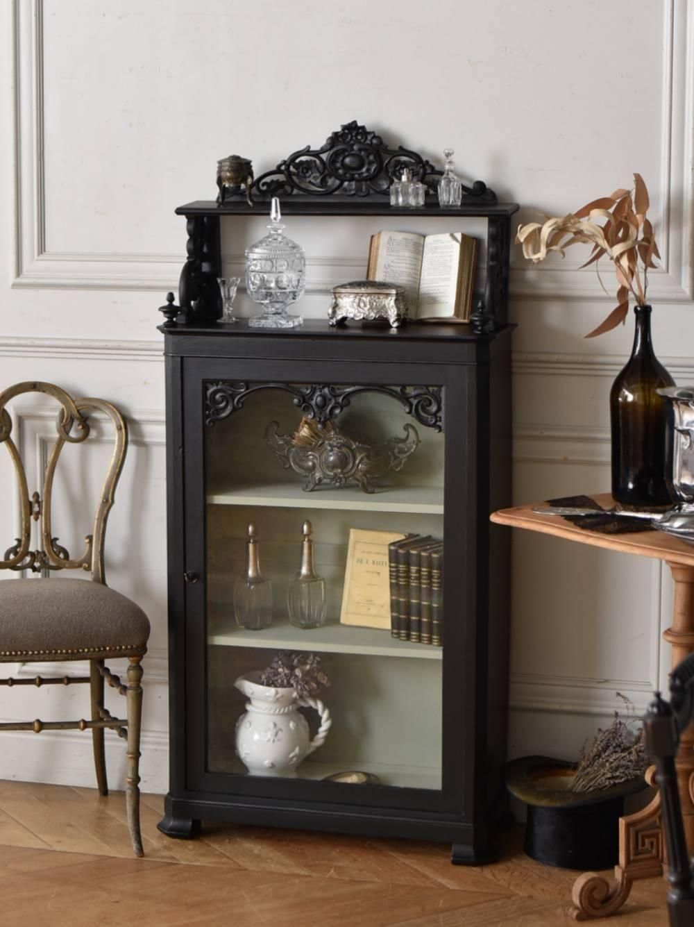 アンティークキャビネットやカップボードなどの大型家具の商品一覧