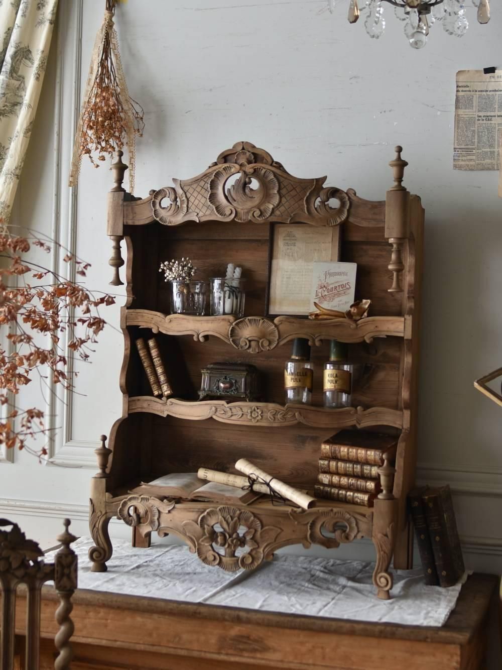 アンティークキャビネットやカップボードなどの大型家具の商品一覧