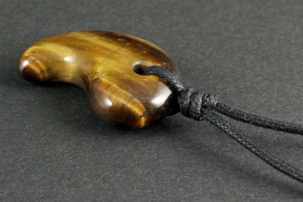 天然石勾玉ペンダント タイガーアイ(虎目石)｜天然石通販 キラリ石