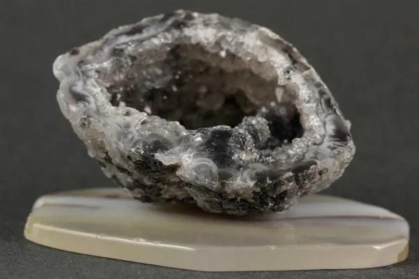 アゲート(瑪瑙) 原石 ジオード 40g｜天然石 原石 通販キラリ石