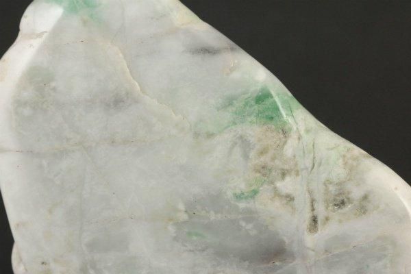 糸魚川産 翡翠 原石 磨き 228g｜天然石 原石 通販のキラリ石