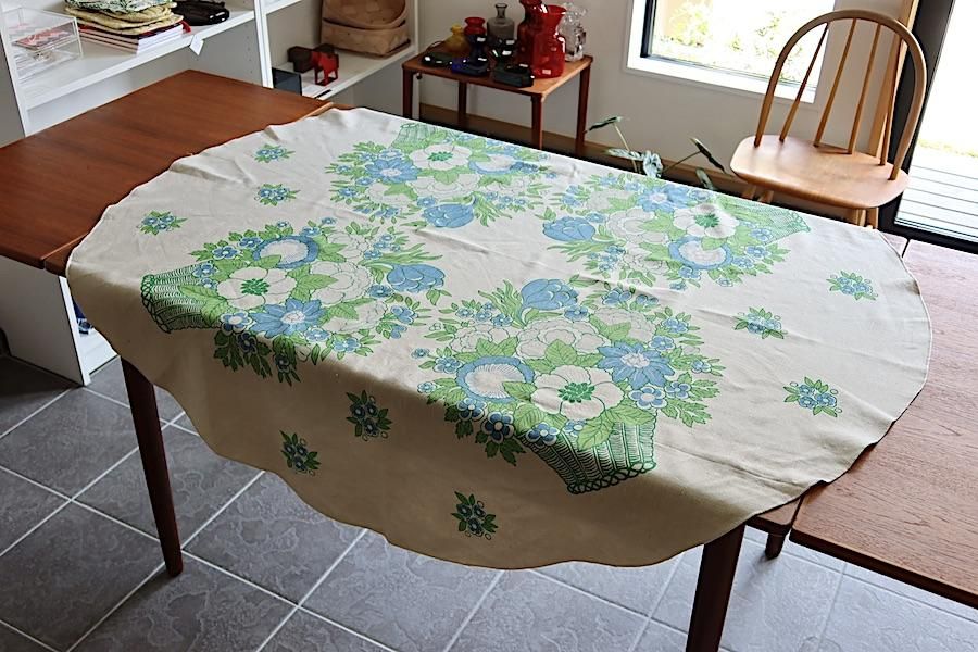 フィンランドで見つけたヴィンテージファブリック/円形テーブルクロス