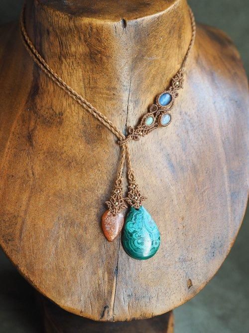 マクラメ編みネックレス カイヤナイト（ネパール産）＆ムーンストーン