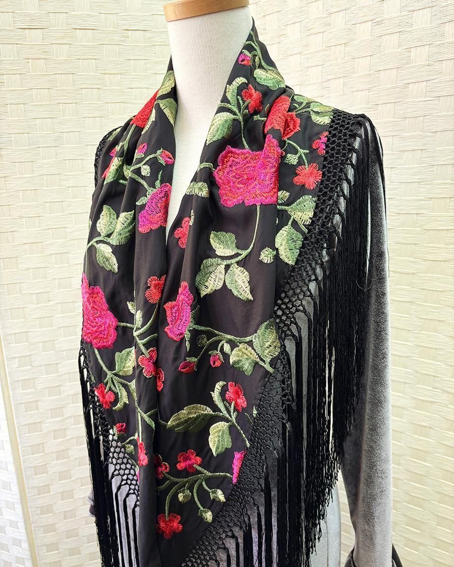 hpc345シージョ 黒×赤系花柄刺しゅう - フラメンコ衣装のマンサニー