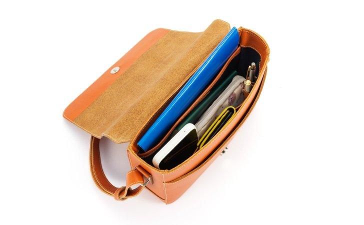 姫路レザーのミニショルダー。シンプルでかわいいメッセンジャーバッグ