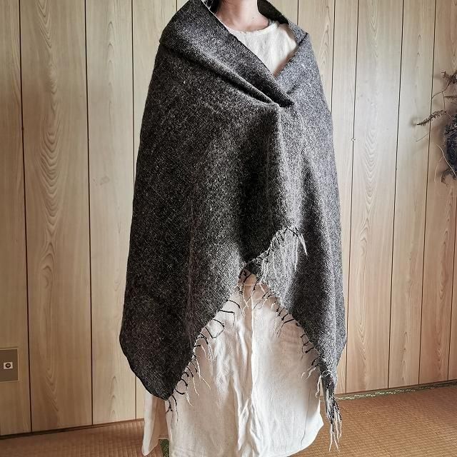 ヤクの毛そのままのような原始的なヤクウールショール