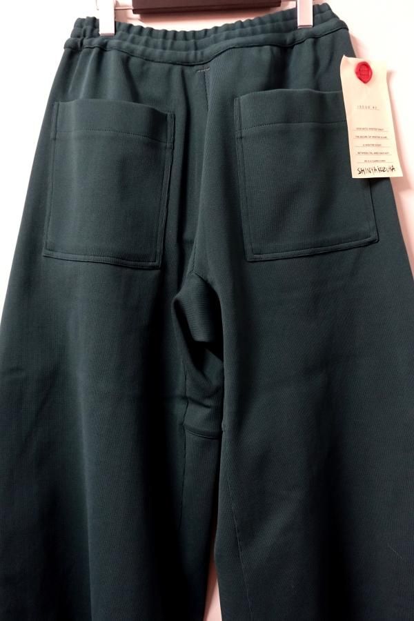 SHINYAKOZUKA(シンヤコズカ)/KNITTED PANTALON/POOL GREEN 通販