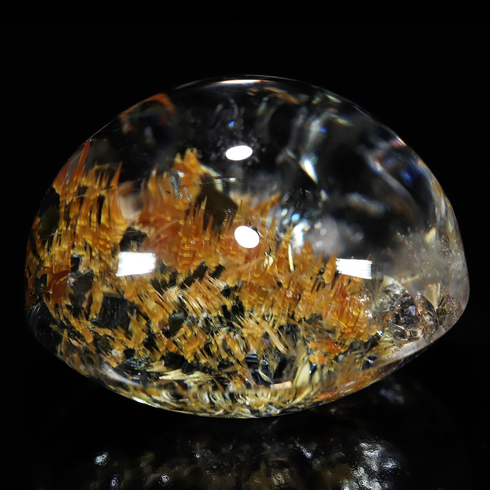 珍品/いくつもの太陽放射ルチルが綺麗に配列している】群晶太陽放射