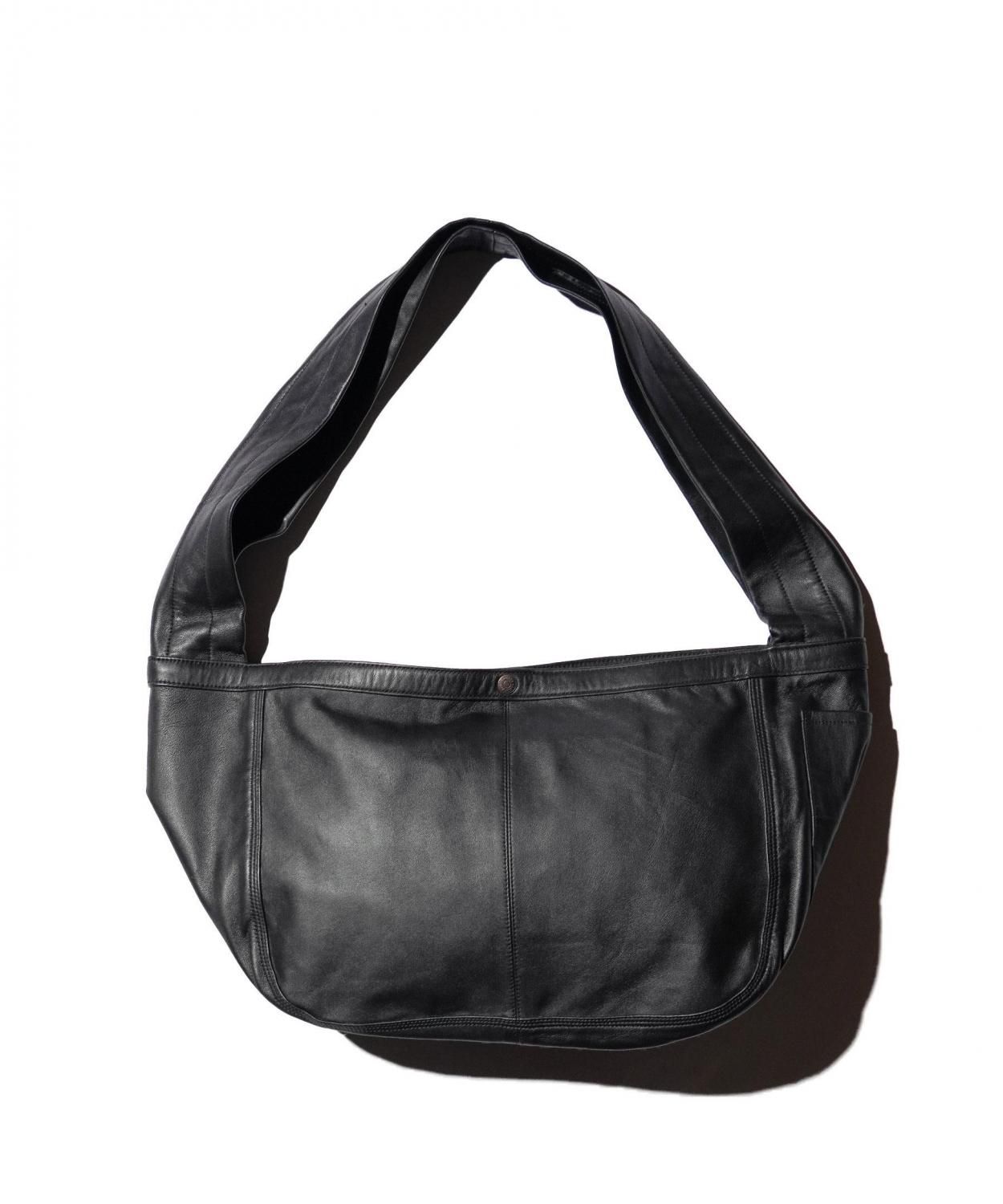 bukht / LEATHER NEWS PAPER BAG MEDIUM