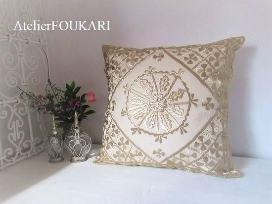 モロッコ刺繍クッションカバー・シャンパンゴールド - モロッコ雑貨と