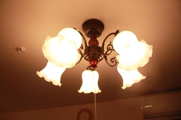 5灯直付けシャンデリア | 高級感と落ち着いた雰囲気を演出 - おうち