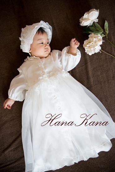 繊細なコード刺繍は世代を超えて愛される男女兼用セレモニードレス