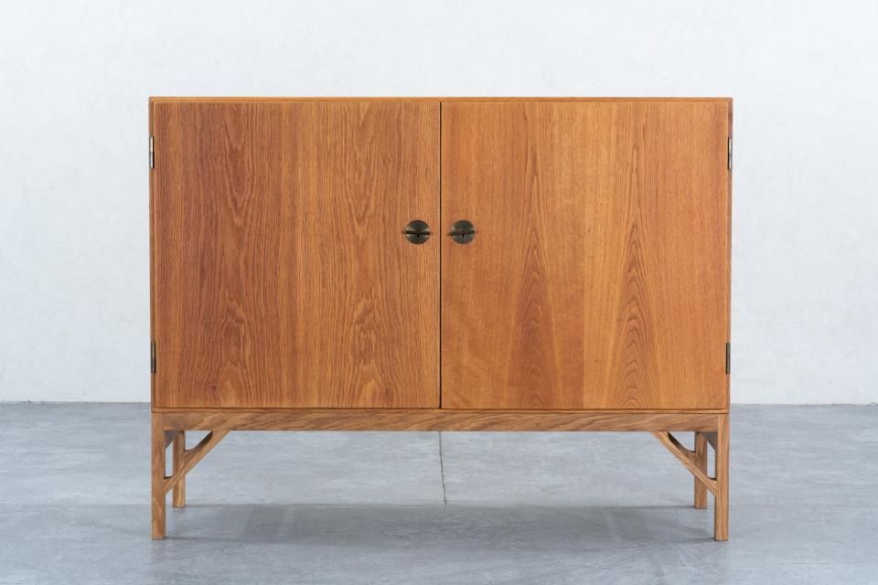 Borge Mogensen A232 キャビネット オーク | 北欧家具 haluta (ハルタ)
