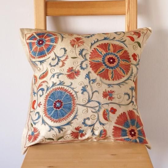 ウズベキスタンのスザニクッションカバー (シルク生地、シルク刺繍)2