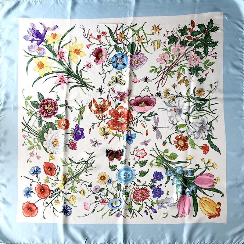 GUCCI カレ スカーフ 水色フレーム多種多様の花と虫 V.Accornero