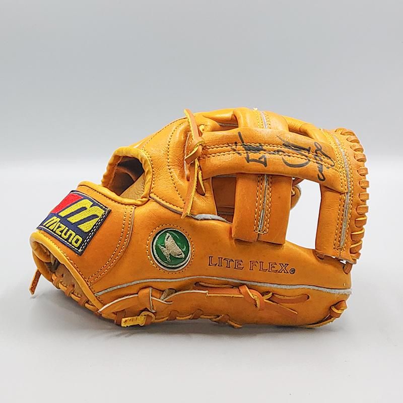 全紐交換済み】 ミズノ ソフトボール用グローブ / 内野手用 型付け済み