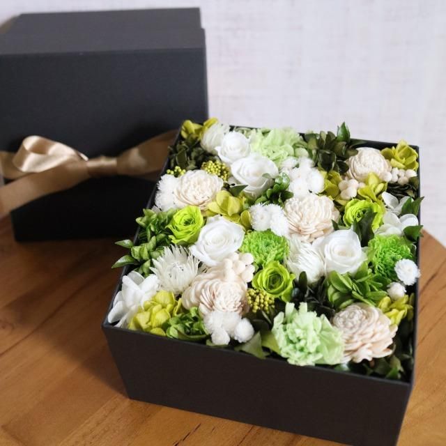 プリザーブドフラワー ボックス（白グリーン系 Mサイズ）サムライフラワー