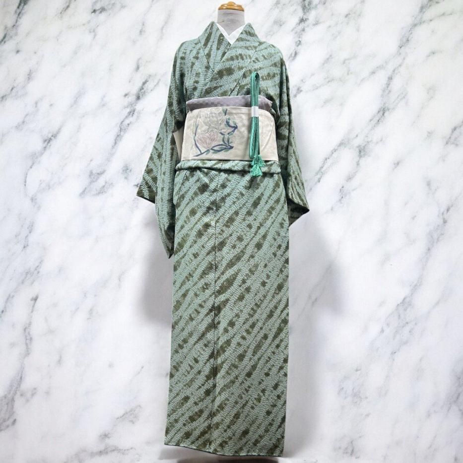 淡いミントグリーン × 茶系の縞模様 輝染 板締め絞り斜め立涌模様 - 綾