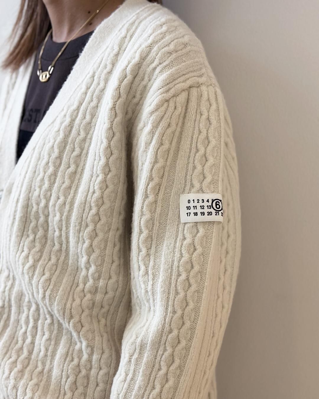 MM6 メゾンマルジェラ｜ケーブルニット カーディガン｜ホワイト｜2025