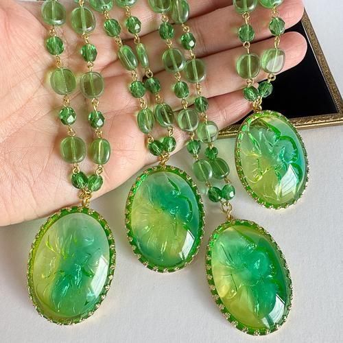 チェコ製 ウランガラスのネックレス インタリオの花 - チェコ雑貨と