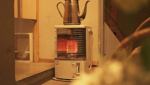 石油ストーブ シングル燃焼 ホワイト キャリングハンドル付