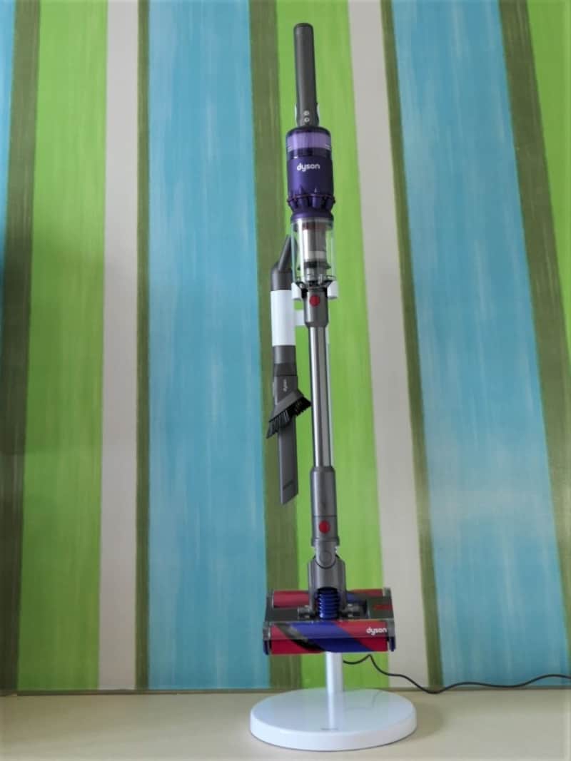 ダイソン新商品「全方向に動く」コードレス掃除機レビュー。ぐるぐる